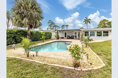 825 Nokomis Avenue S, Venice, FL 34285 - Photo 4