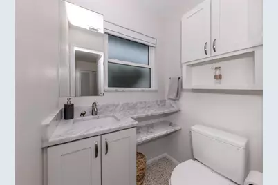 825 Nokomis Avenue S, Venice, FL 34285 - Photo 16