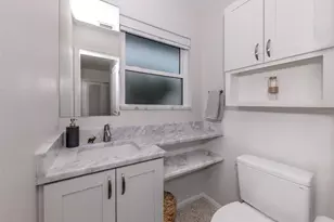 825 Nokomis Ave S, Venice, FL 34285 - Photo 16