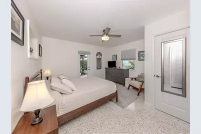 825 Nokomis Avenue S, Venice, FL 34285 - Photo 14