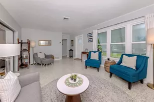 825 Nokomis Ave S, Venice, FL 34285 - Photo 8