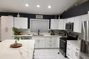 10406 Paragon Pl, Riverview, FL 33578 - Photo 6