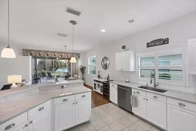 421 Pinewood Lake Drive, Venice, FL 34285 - Photo 14