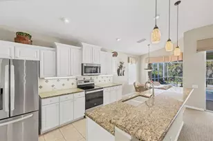 407 Pinewood Lake Dr, Venice, FL 34285 - Photo 14