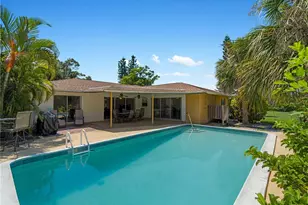 424 Baycrest Dr, Venice, FL 34285 - Photo 4