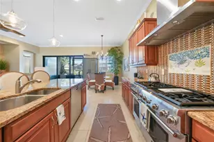 1058 Bluffwood Dr, Nokomis, FL 34275 - Photo 4