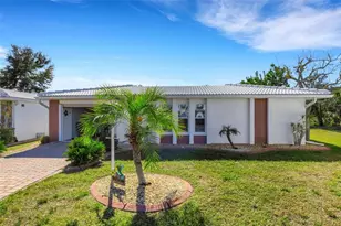 402 Circlewood Dr, Venice, FL 34293 - Photo 2