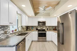 402 Circlewood Dr, Venice, FL 34293 - Photo 12