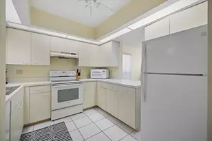 880 Bird Bay Dr W, Venice, FL 34285 - Photo 6