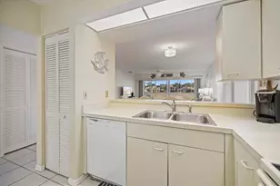 880 Bird Bay Dr W, Venice, FL 34285 - Photo 8