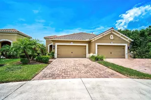 21605 Avon Park Ct, Venice, FL 34293 - Photo 4