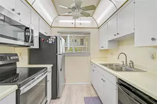 708 Tamiami Trail S, Venice, FL 34285 - Photo 10