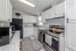 270 Captains Ct, North Port, FL 34287 - Photo 18