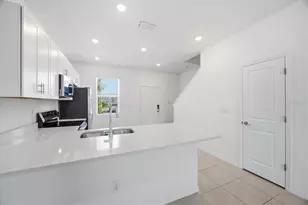 8757 Daybreak St, Sarasota, FL 34241 - Photo 10