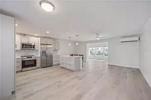 825 White Cap Cir, Venice, FL 34285 - Photo 10