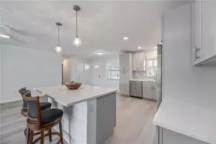 825 White Cap Cir, Venice, FL 34285 - Photo 12