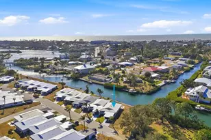 621 Fair Winds Dr, Nokomis, FL 34275 - Photo 2