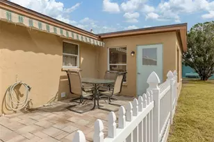 1215 Mango Ave, Venice, FL 34285 - Photo 4