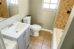 806 E Robles St, Tampa, FL 33602 - Photo 6