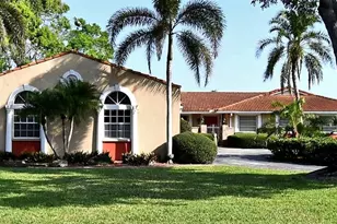 436 Bayshore Dr, Venice, FL 34285 - Photo 2