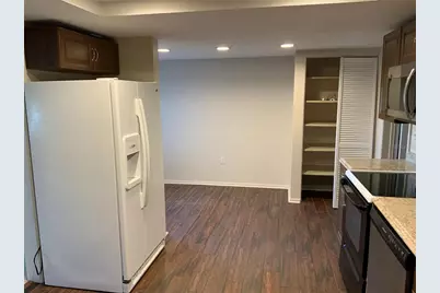 3318 Village Green Drive #823, Sarasota, FL 34239 - Photo 6