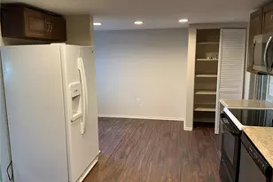 3318 Village Green Dr, Sarasota, FL 34239 - Photo 6