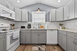 204 Crown Point Dr, Nokomis, FL 34275 - Photo 18