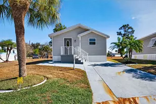 204 Crown Point Dr, Nokomis, FL 34275 - Photo 2