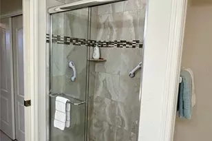 1801 Auburn Lakes Cir, Venice, FL 34292 - Photo 16