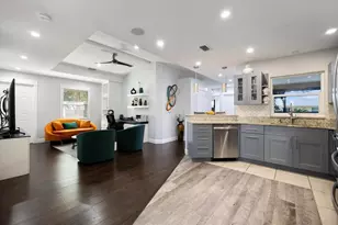 1627 Del Monte Ct, Venice, FL 34293 - Photo 12