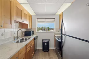 708 Tamiami Trail S, Venice, FL 34285 - Photo 2