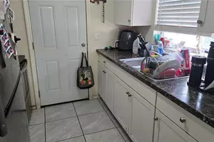 5723 12th St E, Bradenton, FL 34203 - Photo 4