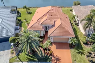 733 Silk Oak Dr, Venice, FL 34293 - Photo 2