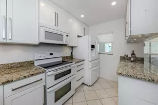 435 Cerromar Ln, Venice, FL 34293 - Photo 4