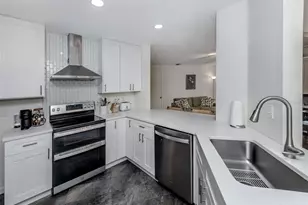 317 Monet Dr, Nokomis, FL 34275 - Photo 10