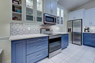 251 Vista Del Lago Way, Venice, FL 34292 - Photo 6