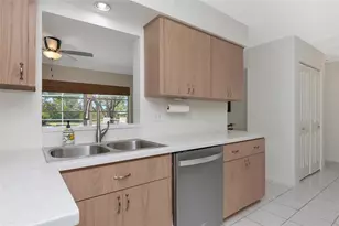 950 Oxford Dr, Englewood, FL 34223 - Photo 10