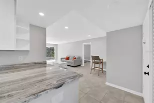 1697 Brookhouse Cir, Sarasota, FL 34231 - Photo 4