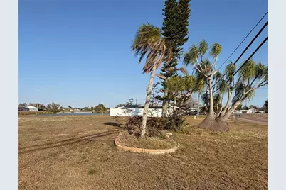 303 Shamrock Boulevard, Venice, FL 34293 - Photo 4