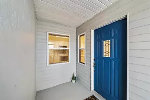 677 Ironwood Cir, Venice, FL 34292 - Photo 4