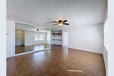 637 Michigan Drive N, Venice, FL 34293 - Photo 6