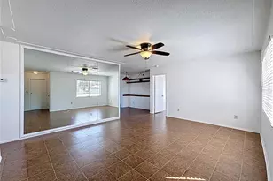637 Michigan Dr N, Venice, FL 34293 - Photo 6