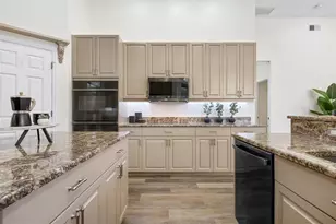 422 Wincanton Pl, Venice, FL 34293 - Photo 18