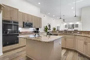 422 Wincanton Pl, Venice, FL 34293 - Photo 14