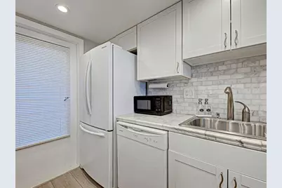 1100 Tarpon Center Drive #202, Venice, FL 34285 - Photo 20