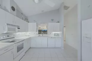 625 Ironwood Cir, Venice, FL 34292 - Photo 14