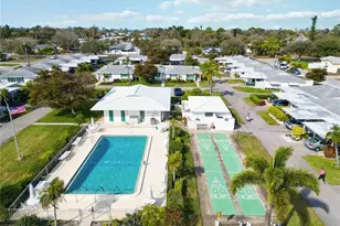 1015 Beach Manor Cir, Venice, FL 34285 - Photo 22