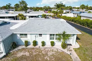 1015 Beach Manor Cir, Venice, FL 34285 - Photo 2