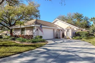 575 Clubside Cir, Venice, FL 34293 - Photo 2