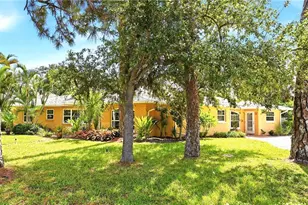 337 Harbor Dr S, Venice, FL 34285 - Photo 1